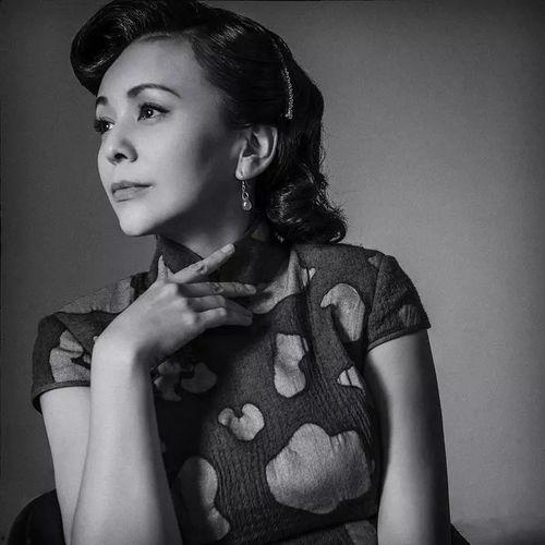 王琳旗袍丝袜照片